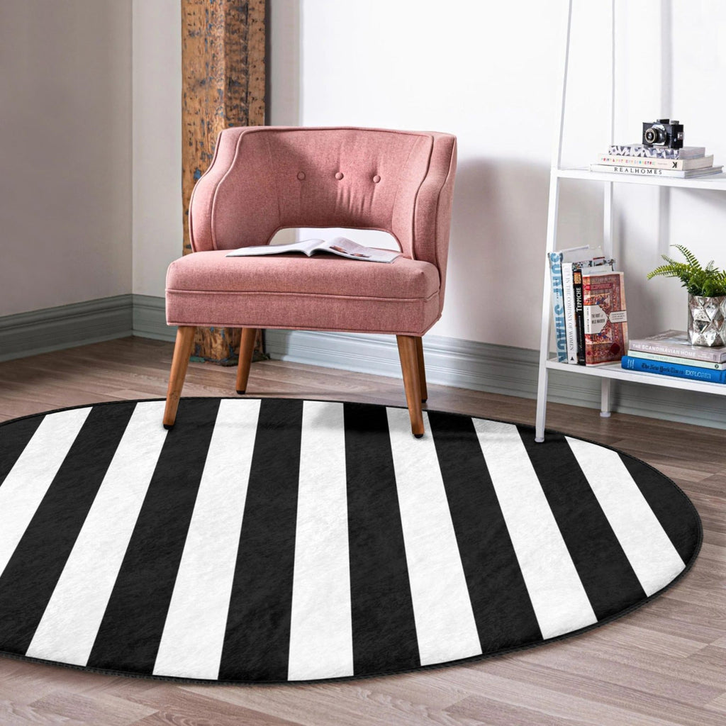 The Monochrome Geometric Contrast Round Rug