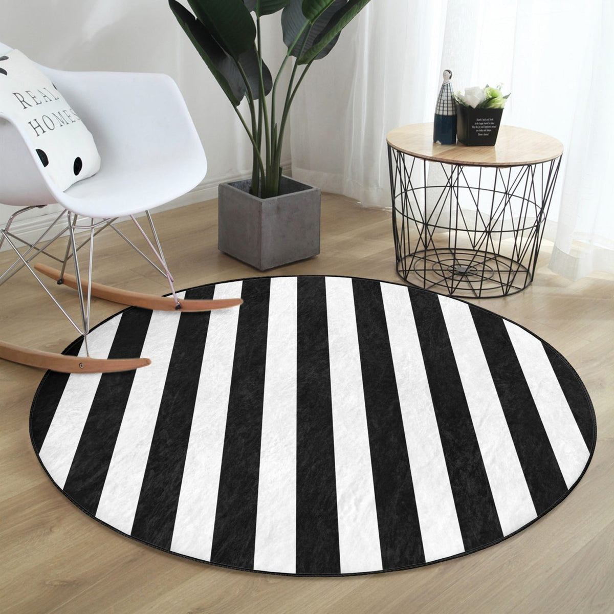 The Monochrome Geometric Contrast Round Rug